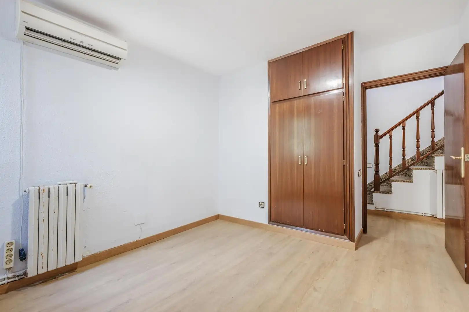 Bedroom of Houses for sale in Terrassa  with Air Conditioner, Heating and Private garden