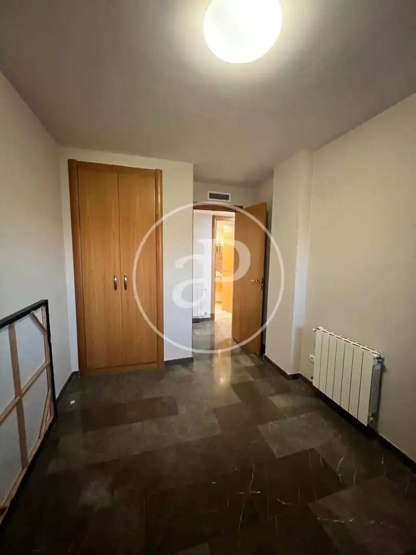 Flat for rent in Valencia  with Air Conditioner, Terrace and Furnished