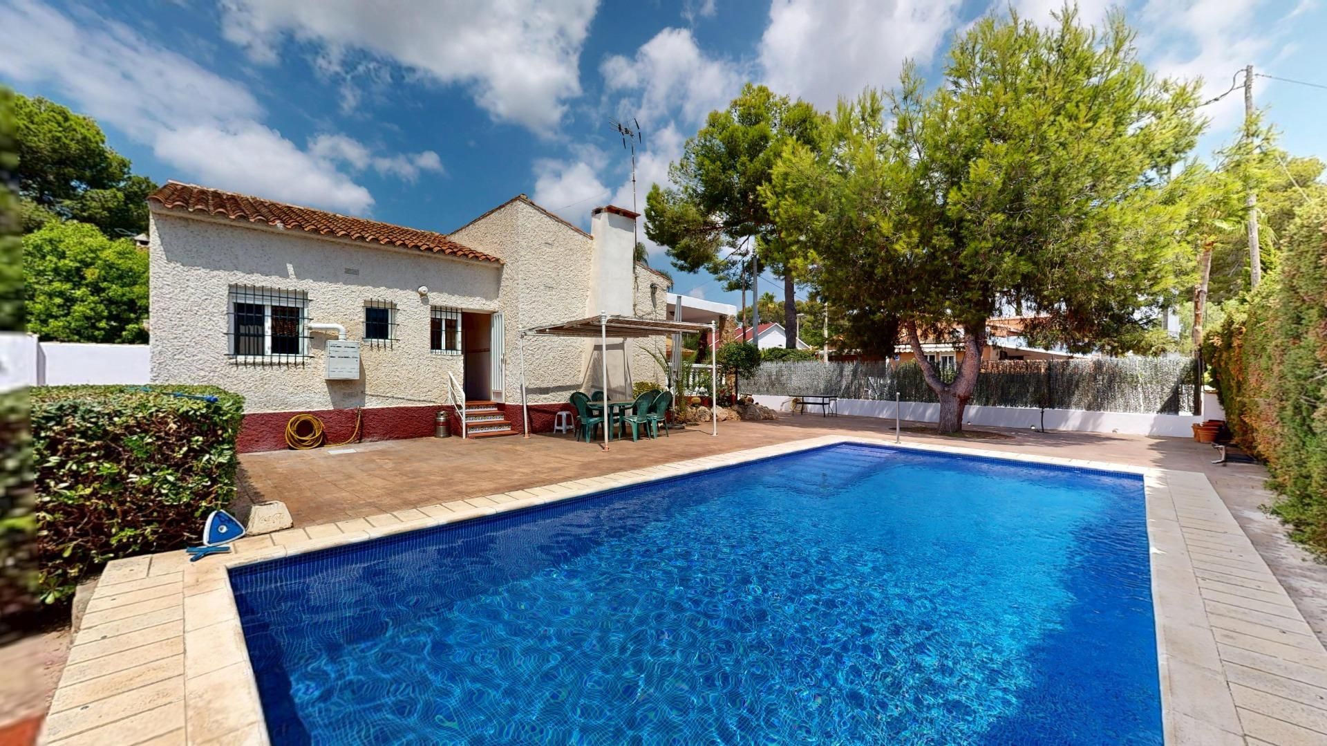 Swimming pool of House or chalet for sale in L'Eliana  with Air Conditioner, Heating and Private garden