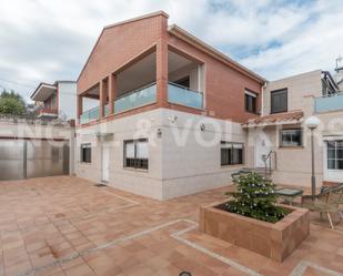 Vista exterior de Casa o xalet en venda en Sant Boi de Llobregat amb Aire condicionat, Calefacció i Jardí privat