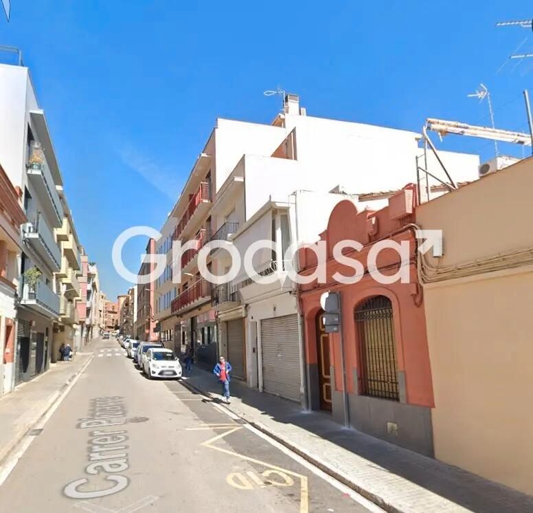 Vista exterior de Casa o xalet en venda en Mataró amb Calefacció, Terrassa i Traster