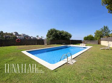 Adossat amb piscina en venda a Sitges - Carrer PO ROBERT