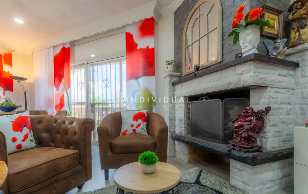 Sala d'estar de Casa o xalet en venda en Santa Eulàlia de Ronçana amb Aire condicionat, Jardí privat i Parquet
