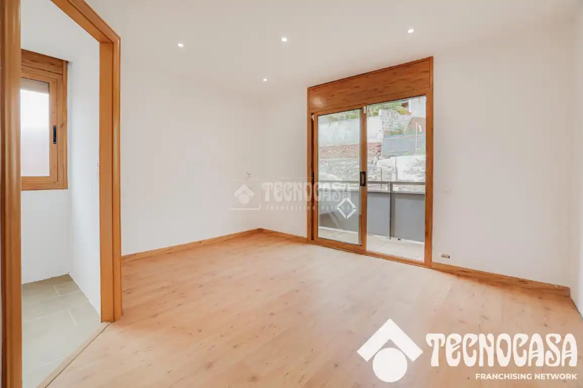 Bedroom of Houses for sale in Santa Coloma de Gramenet  with Air Conditioner, Heating and Terrace
