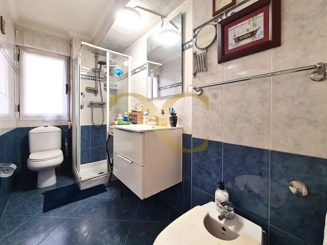 Baño de Piso en venta en Gijón  con Calefacción, Jardín privado y Trastero
