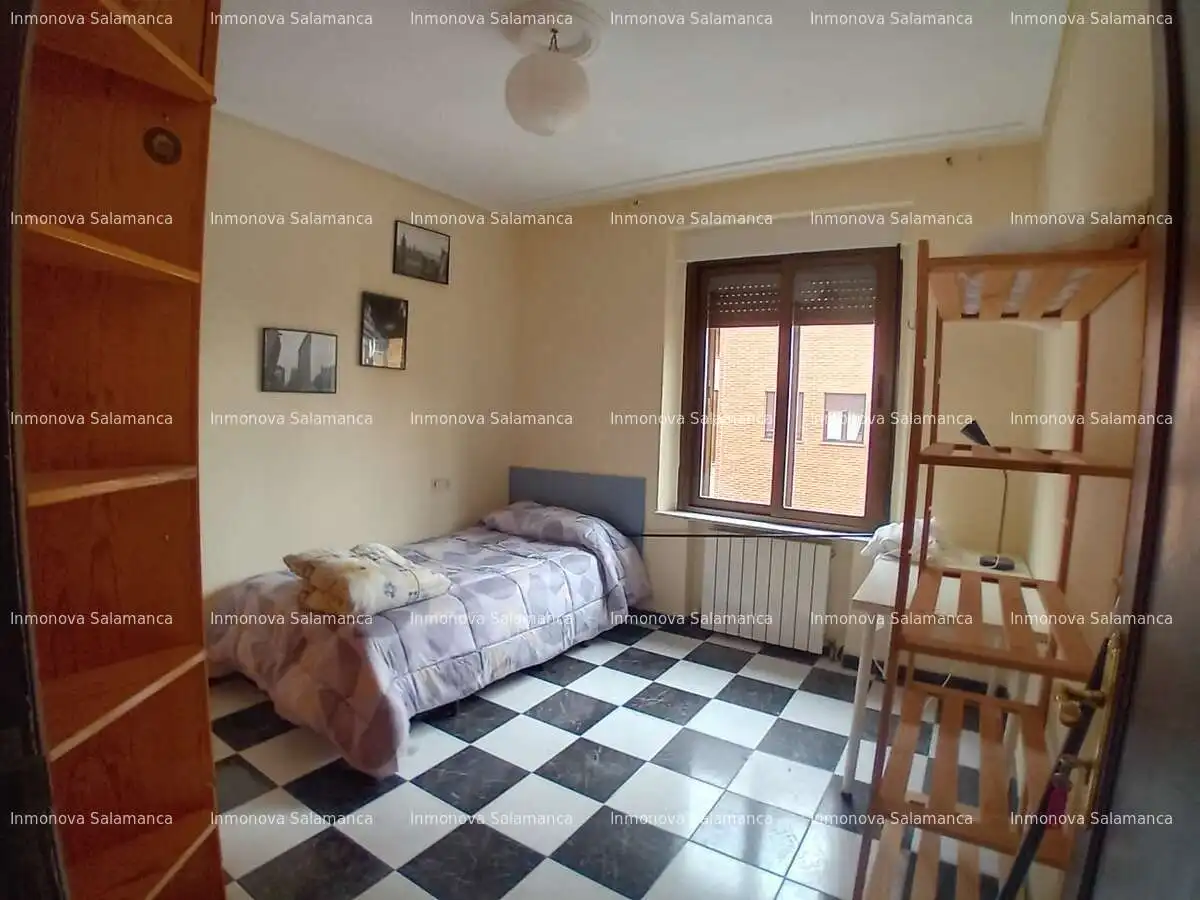Bedroom of Flat for share in Salamanca  with Heating, Terrace and Furnished