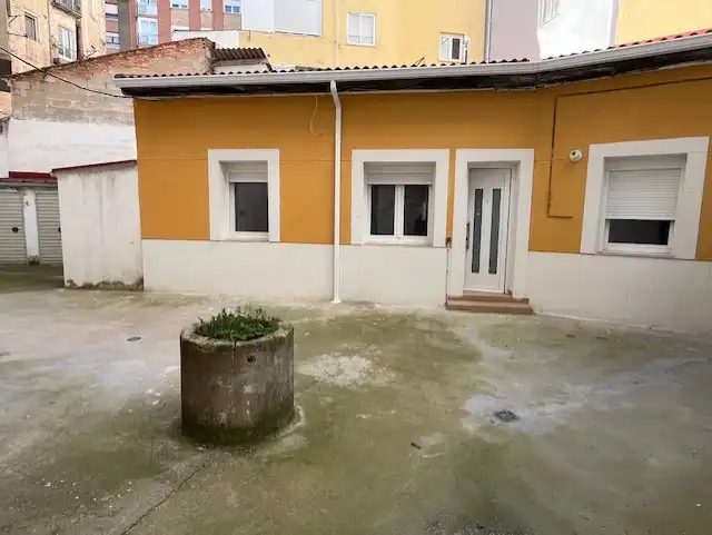 Vista exterior de Casa o xalet en venda en Valladolid amb Calefacció
