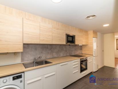 Kitchen of Flat for sale in  Zaragoza Capital  with Air Conditioner, Heating and Oven