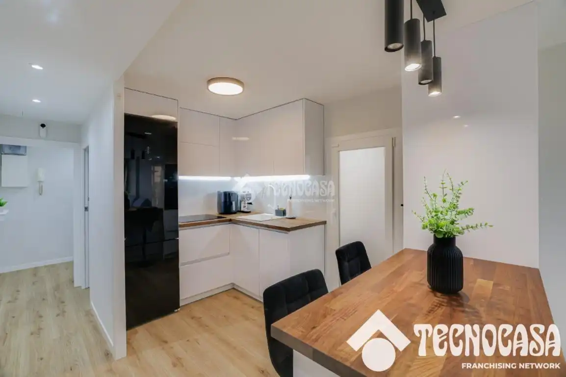 Kitchen of Flat for sale in Santa Coloma de Gramenet  with Air Conditioner, Heating and Parquet flooring
