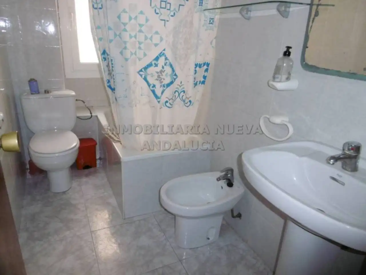 Bany de Pis de lloguer en Almería amb Moblat