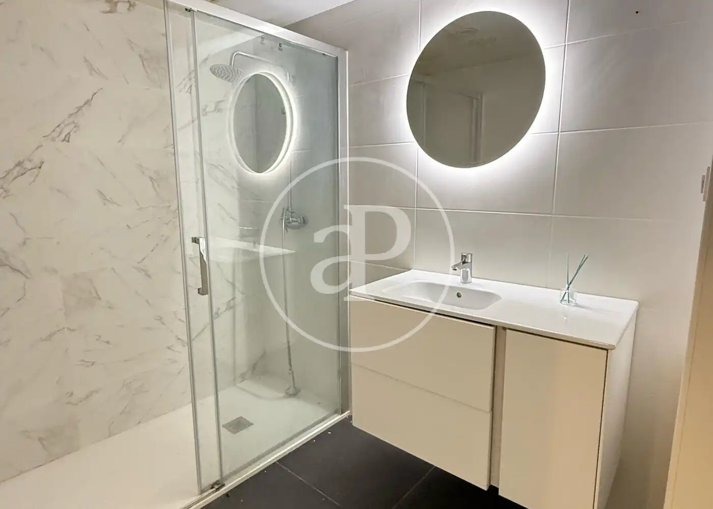 Bathroom of Duplexes for sale in Barcelona  with Air Conditioner, Heating and Terrace