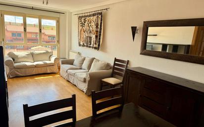 Living room of Flat for sale in Salamanca Capital  with Heating, Furnished and Community pool