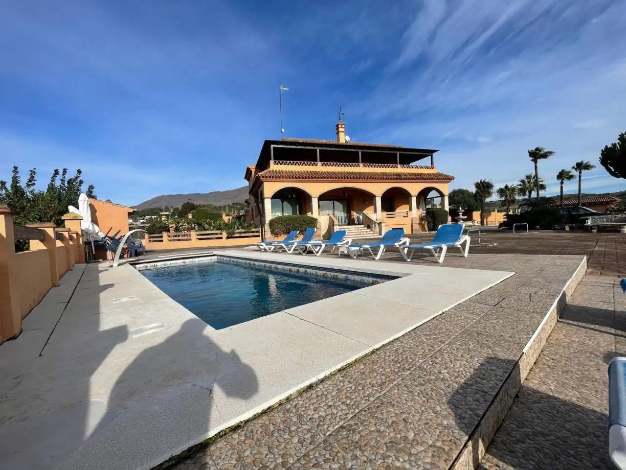Vista exterior de Finca rústica en venda en Estepona amb Aire condicionat, Calefacció i Jardí privat