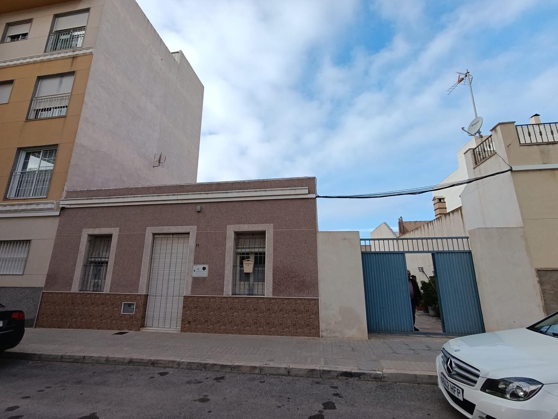 Exterior view of House or chalet for sale in Elche / Elx  with Heating, Terrace and Storage room