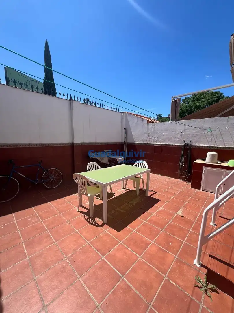 Terrassa de Casa adosada en venda en Montequinto amb Aire condicionat, Jardí privat i Traster