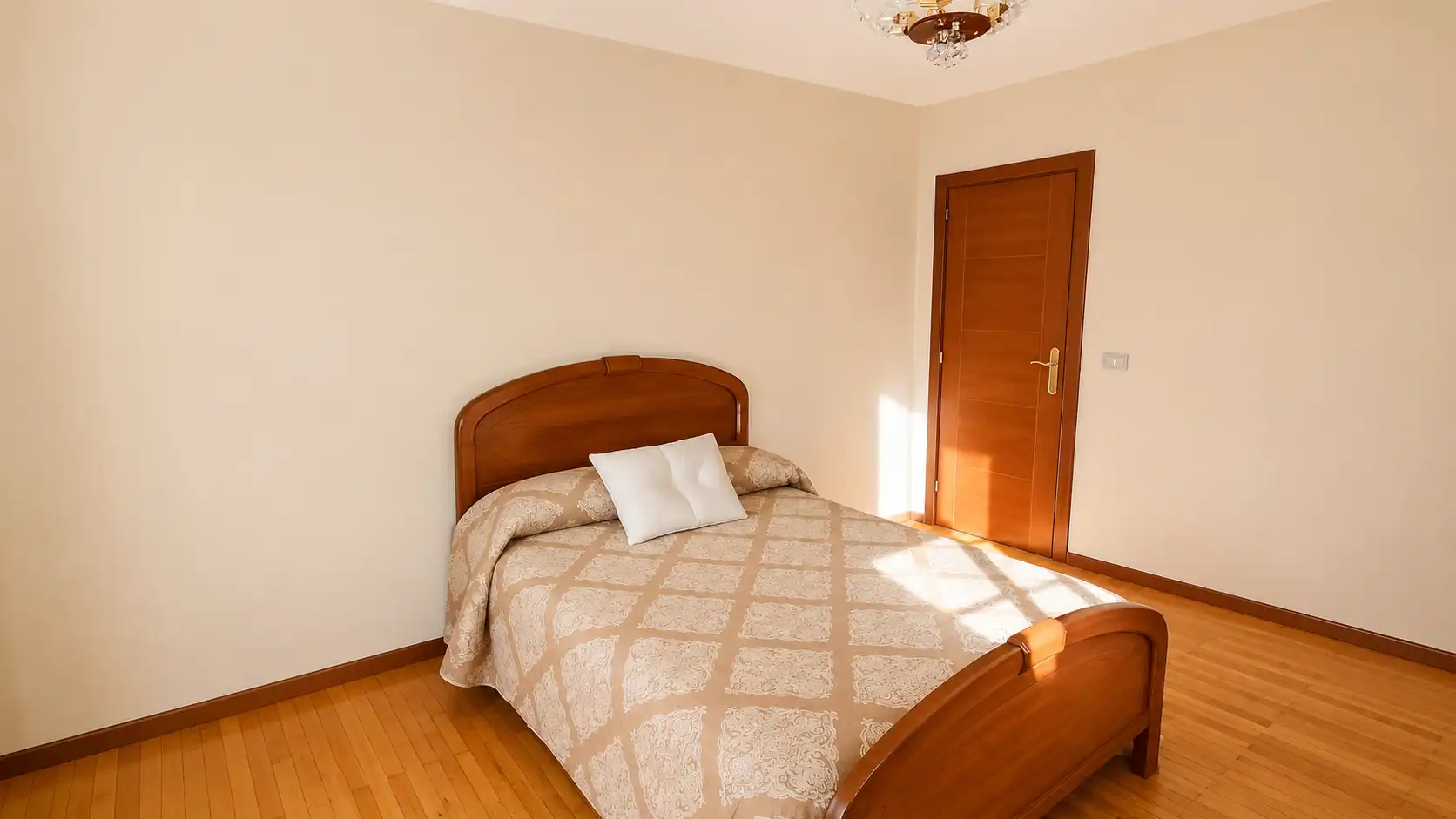 Habitación de Piso en venta en Vigo  con Calefacción, Parquet y Amueblado