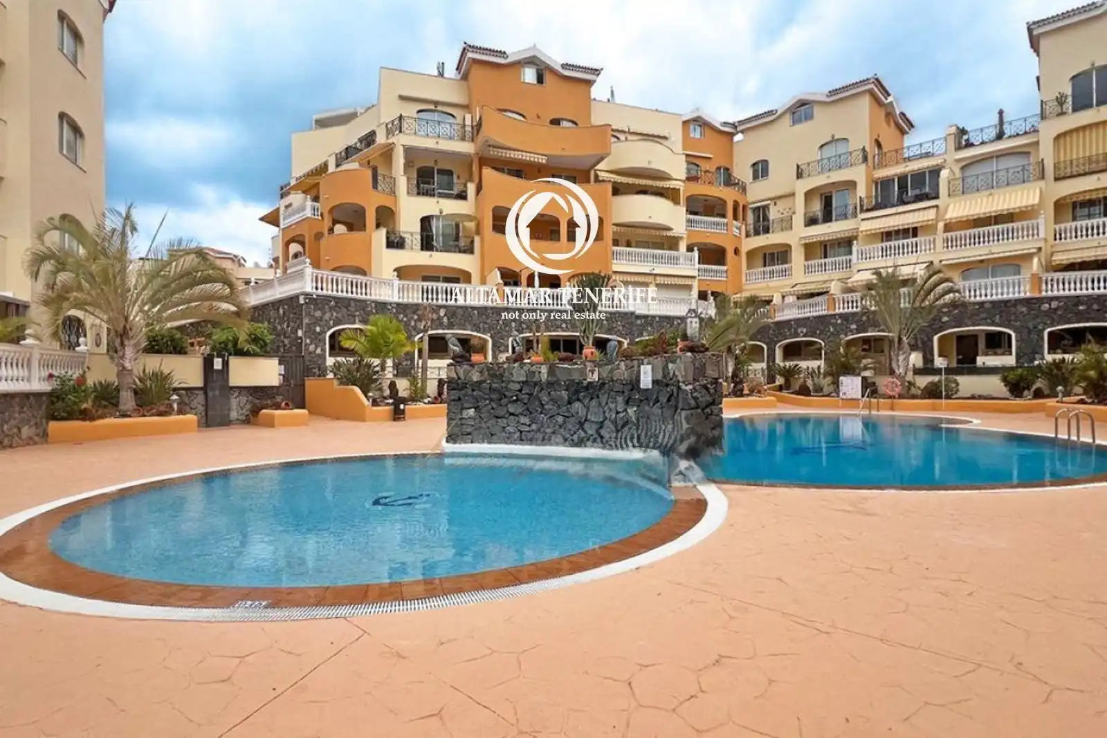 Vista exterior de Apartamento de alquiler en Arona con Terraza, Piscina y Amueblado