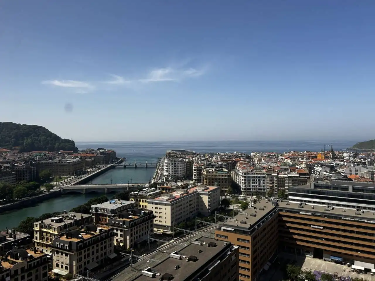 Vista exterior de Pis en venda en Donostia - San Sebastián  amb Calefacció, Traster i Alarma
