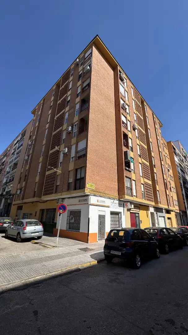 Vista exterior de Pis en venda en Badajoz amb Balcó