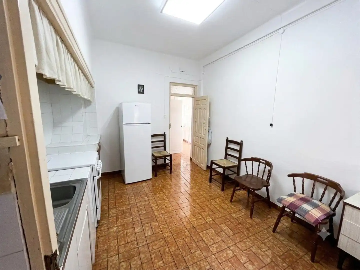 Cuina de Casa adosada en venda en Andorra (Teruel) amb Aire condicionat, Terrassa i Balcó