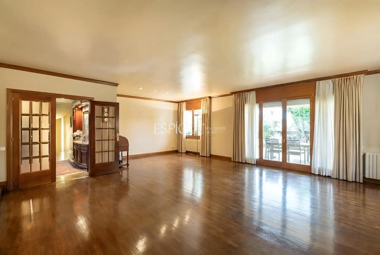 Living room of Houses for sale in Sant Cugat del Vallès  with Air Conditioner, Heating and Parquet flooring