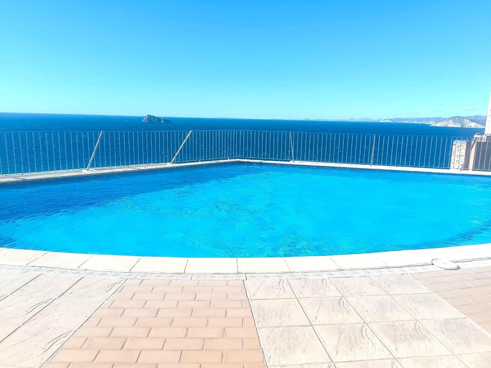 Piscina de Pis en venda en Benidorm amb Aire condicionat, Calefacció i Jardí privat