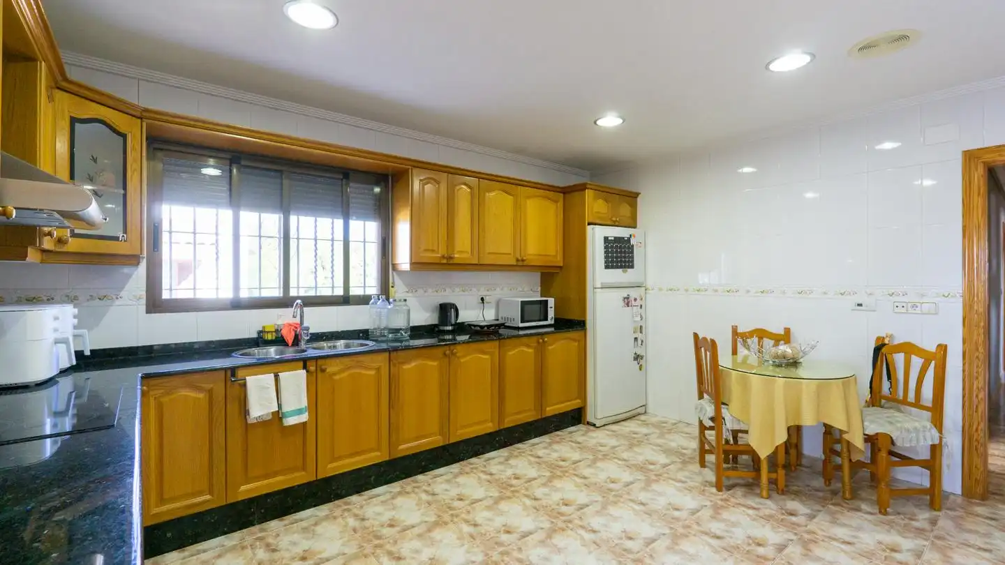 Cocina de Casa o chalet en venta en Crevillent con Aire acondicionado, Jardín privado y Terraza