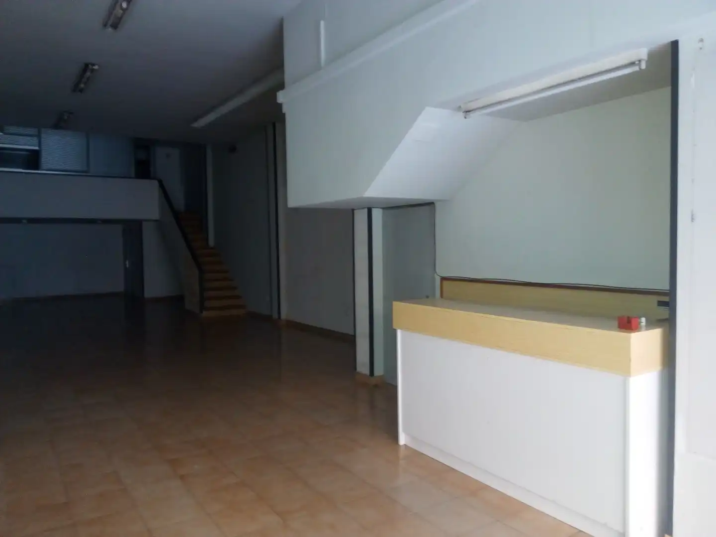 Local de alquiler en NOU, Creu de la Mà