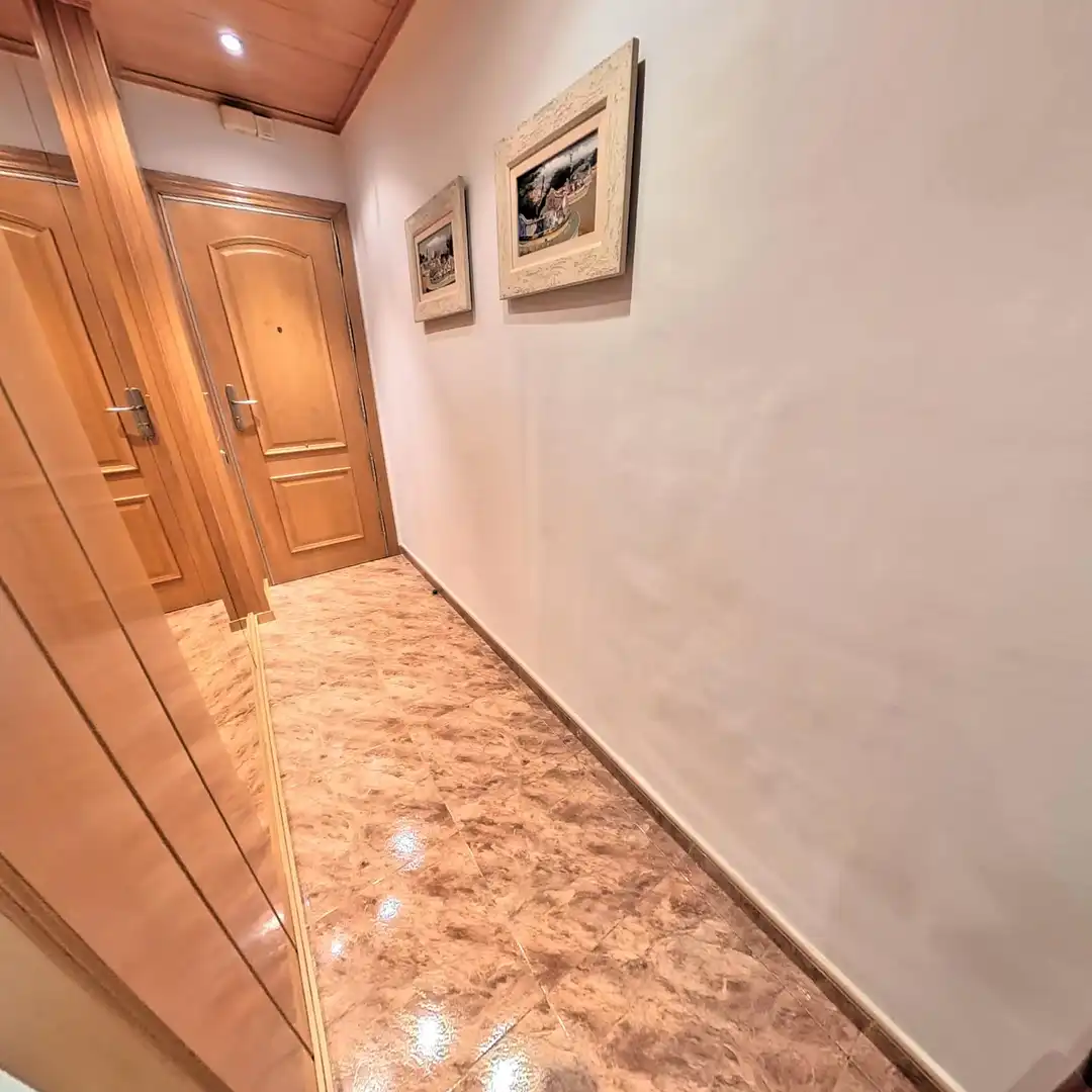Wohnung zum Verkauf in Barcelona mit Klimaanlage, Heizung und Terrasse