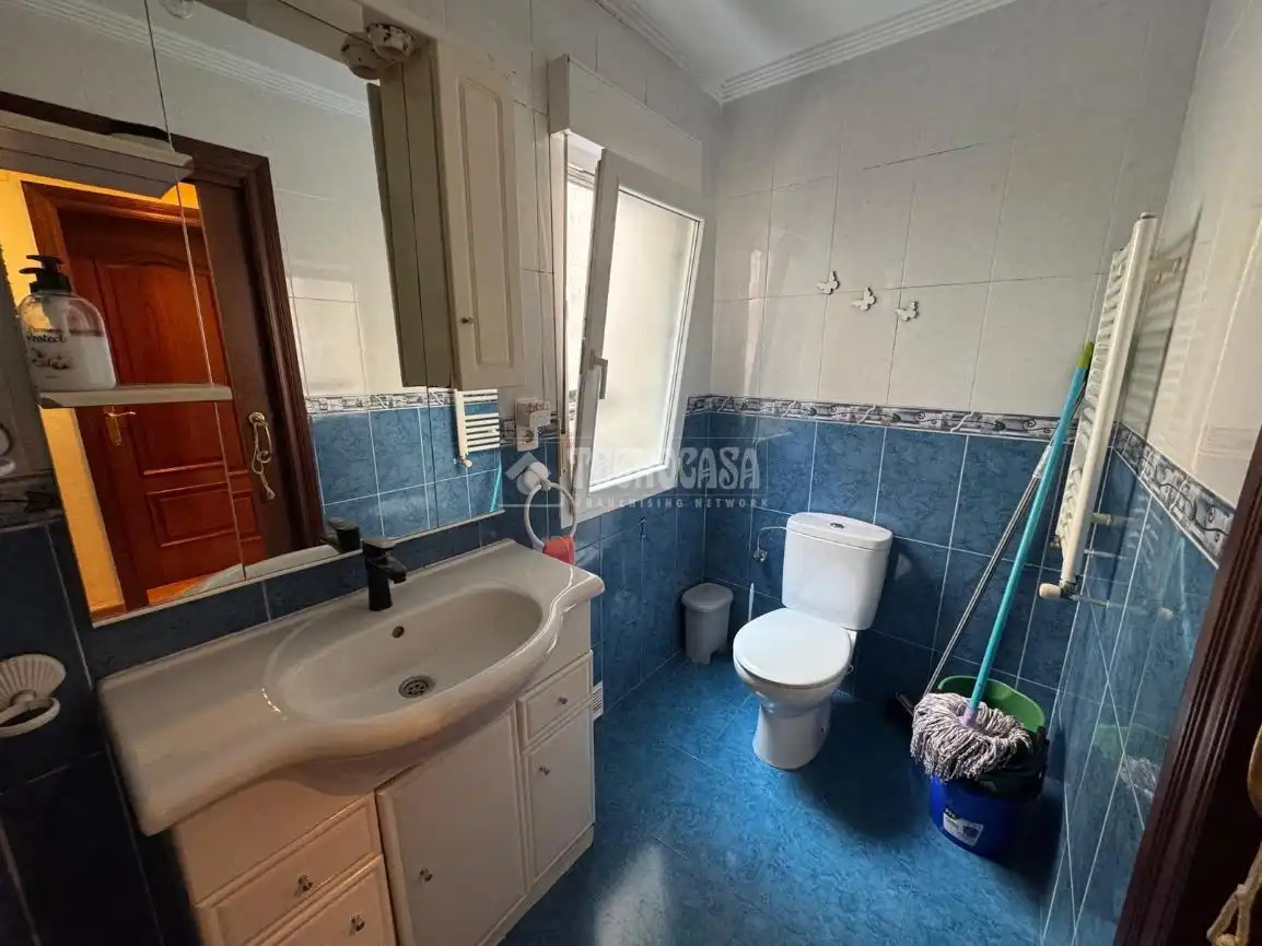 Badezimmer von Wohnung zum Verkauf in Palencia mit Heizung, Parkett und Abstellraum