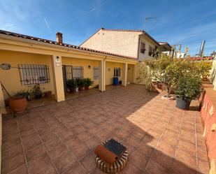 Vista exterior de Casa adosada en venda en Cebolla amb Aire condicionat, Calefacció i Terrassa