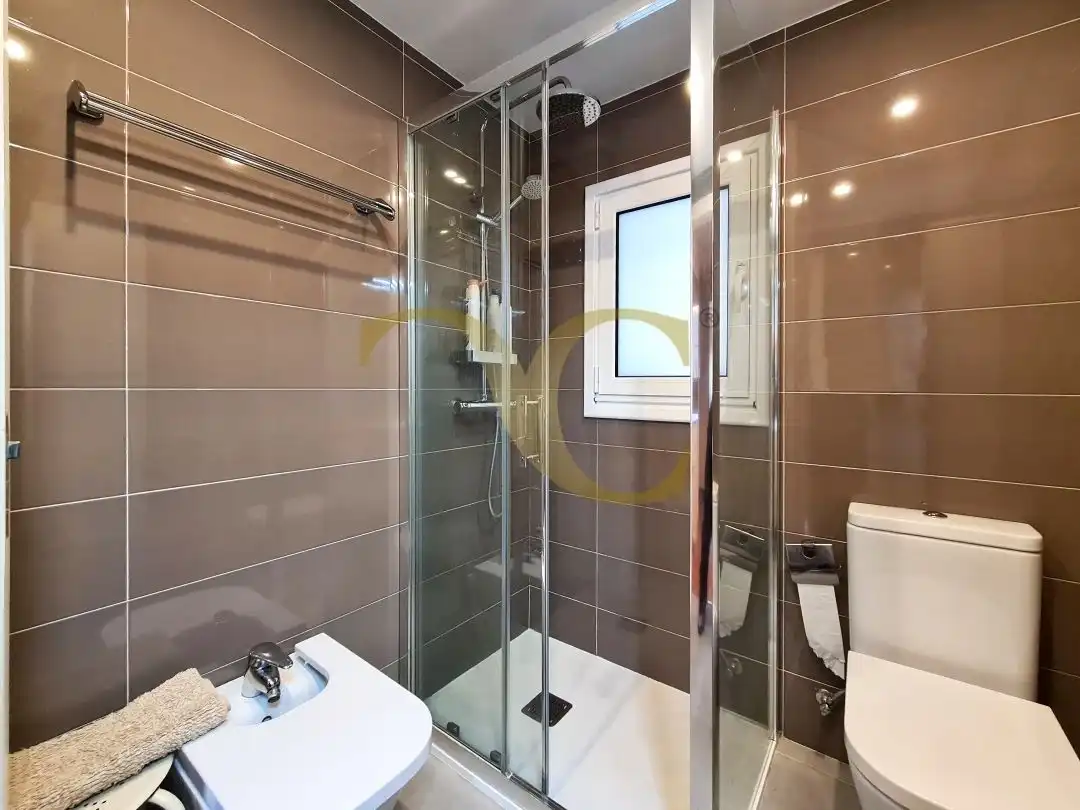 Badezimmer von Wohnung zum Verkauf in Gijón  mit Heizung, Terrasse und Abstellraum