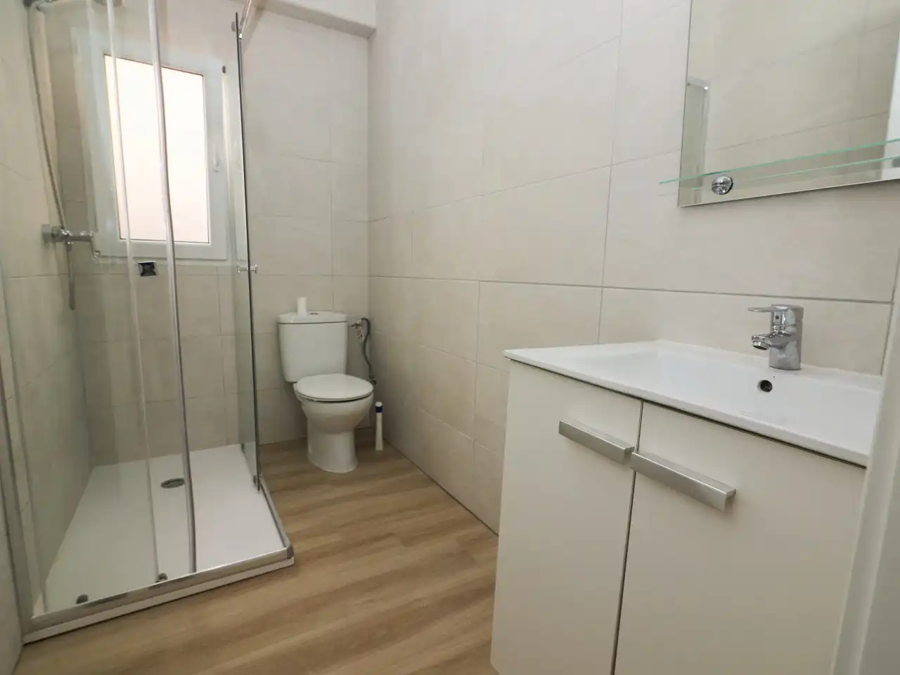 Baño de Apartamento en venta en Torrevieja con Calefacción y Balcón