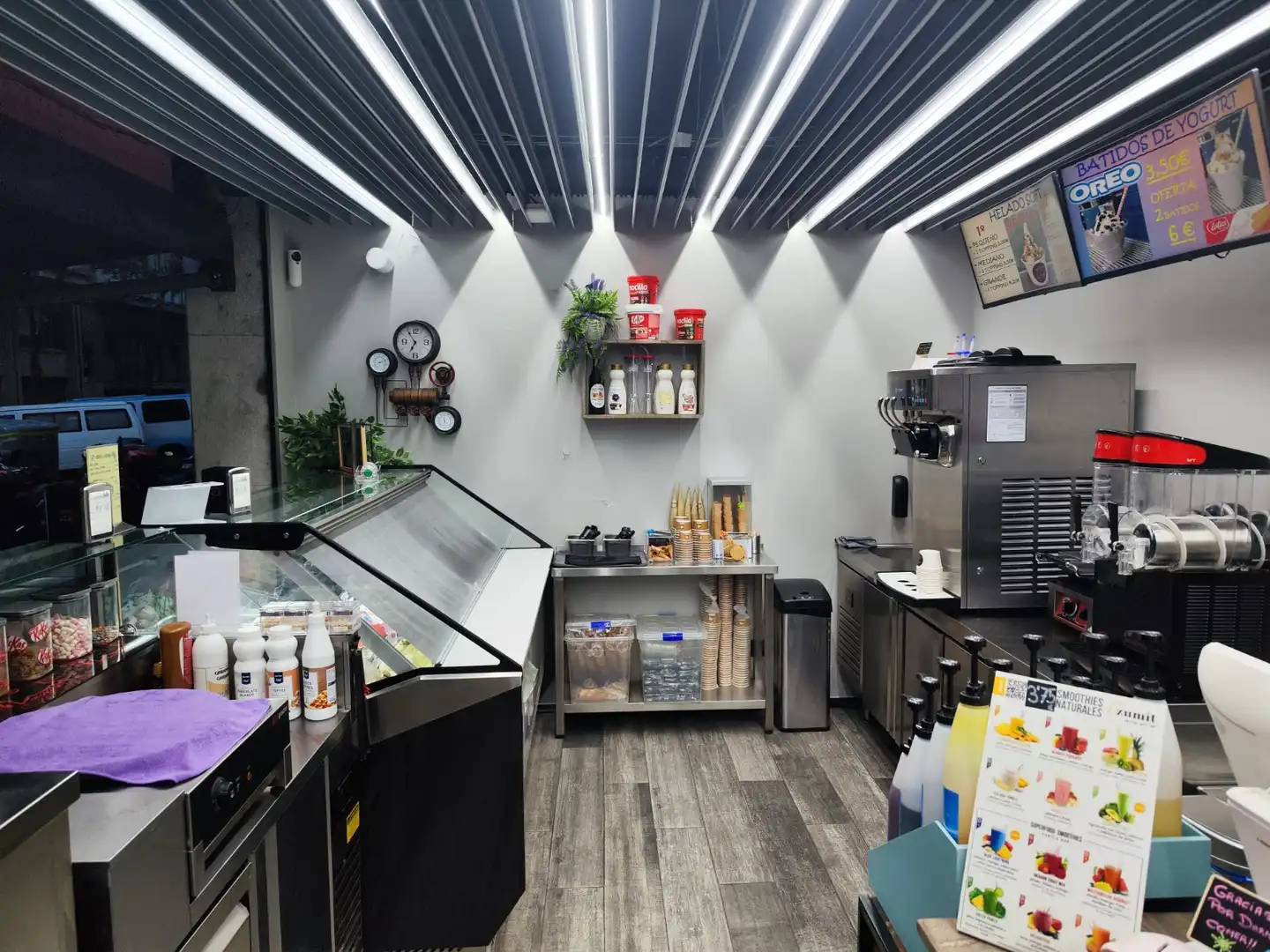 Business premises for transfer in Sant Martí, imagen 2