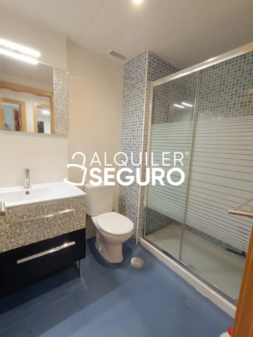 Badezimmer von Wohnung zur Miete in Ciempozuelos mit Klimaanlage, Heizung und Abstellraum