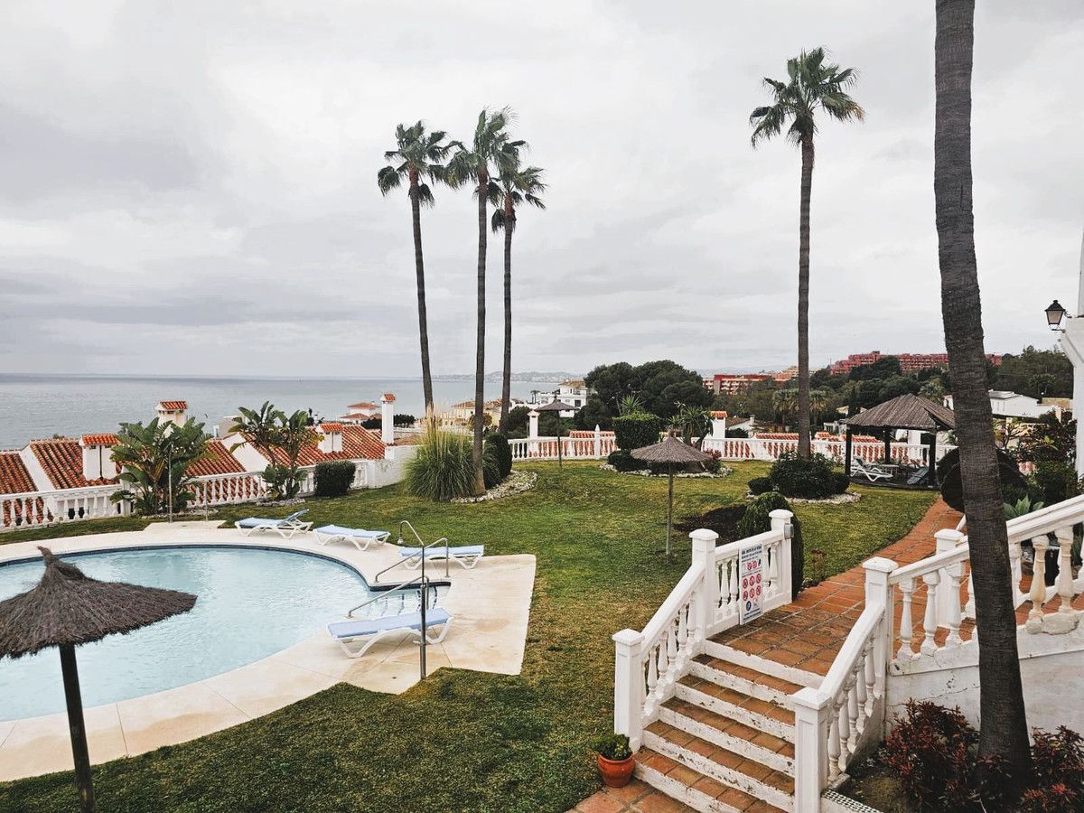 Bedroom of Single-family semi-detached for sale in Benalmádena  with Heating, Terrace and Swimming Pool