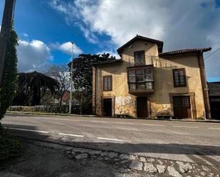 Vista exterior de Casa o xalet en venda en Villaescusa (Cantabria) amb Jardí privat, Terrassa i Traster