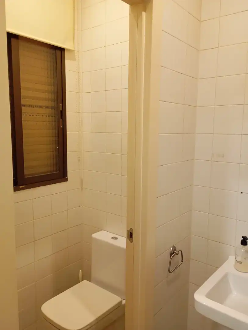 Baño de Local de alquiler en Madrid con Aire acondicionado y Calefacción