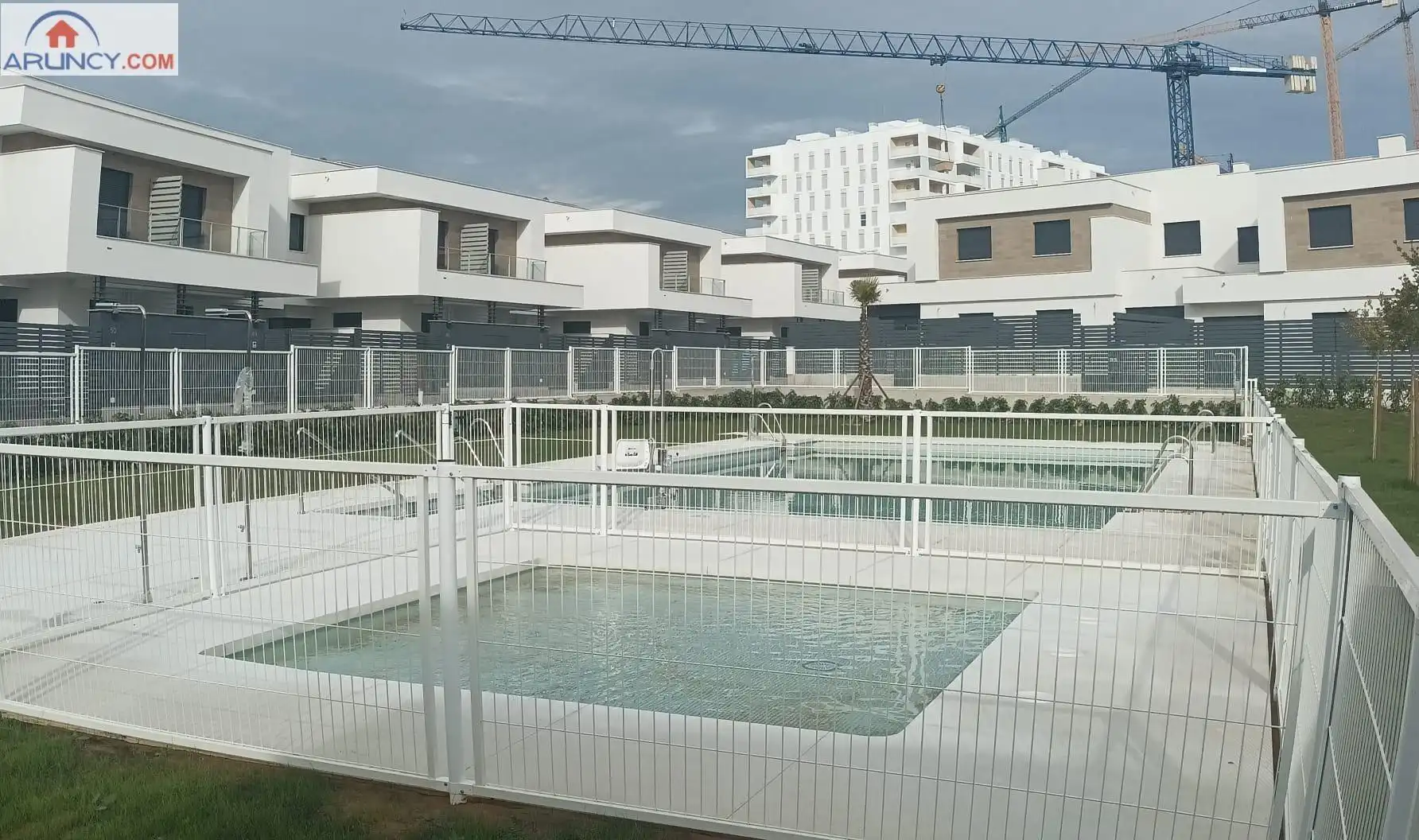 Adosado con piscina en venta en Entrenúcleos, imagen 5