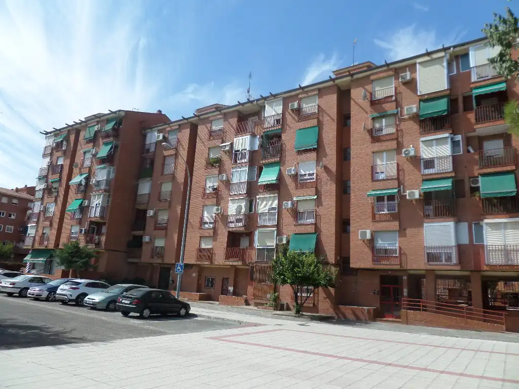 Appartamento con ascensore in vendita a Calle Río Valdeyernos 20, imagen 2