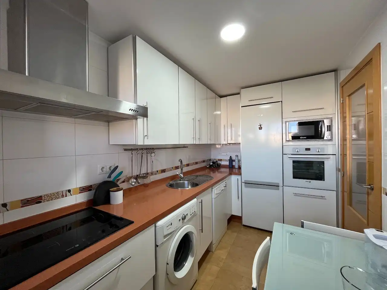 Cocina de Casa adosada en venta en Vélez-Málaga con Aire acondicionado, Calefacción y Jardín privado