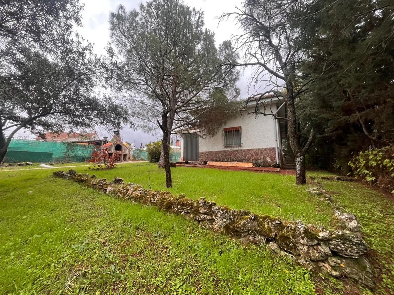 Jardí de Casa o xalet en venda en Valdenuño Fernández amb Calefacció, Jardí privat i Terrassa