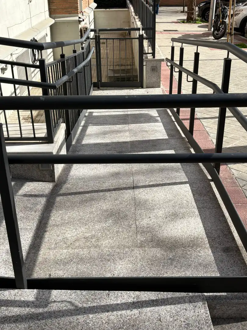 Vista exterior de Piso en venta en Madrid con Calefacción, Jardín privado y Parquet