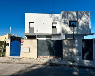 Exterior view of Single-family semi-detached for sale in Alhaurín de la Torre  with Air Conditioner, Heating and Terrace