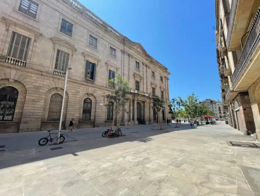 Vista exterior de Pis en venda en Barcelona amb Aire condicionat, Calefacció i Moblat