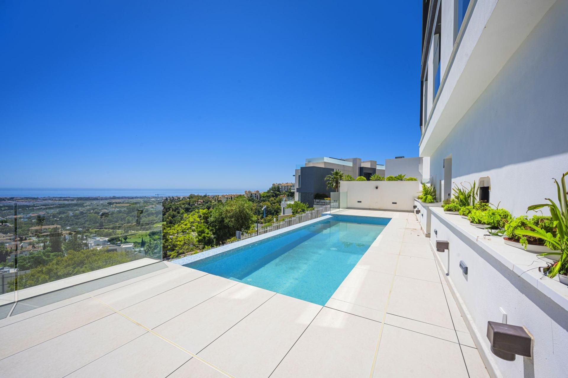 Swimming pool of House or chalet for sale in Benahavís  with Air Conditioner, Heating and Terrace