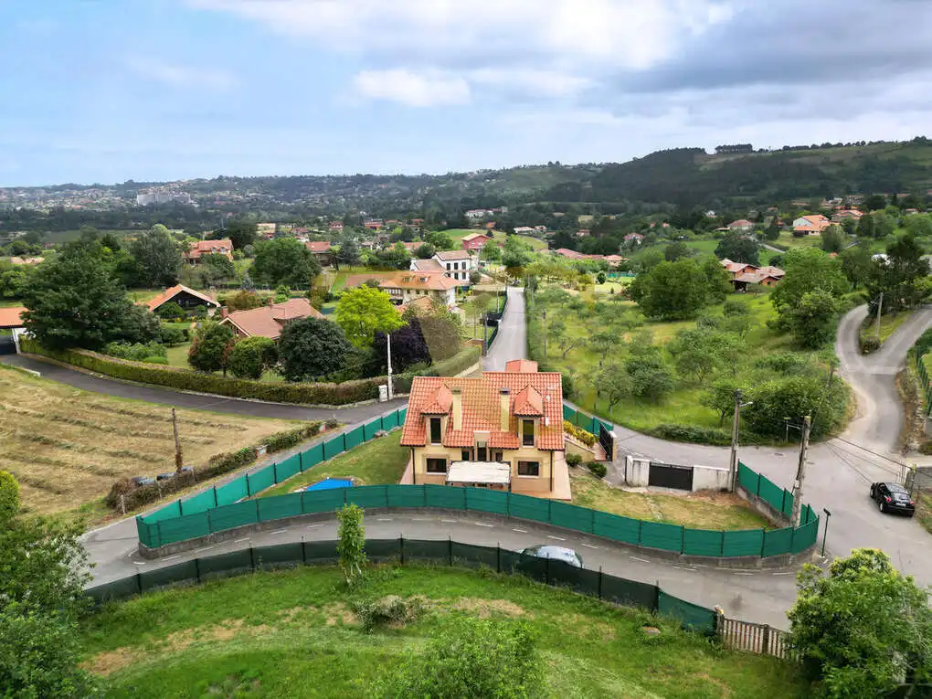 Casa o chalet en venta en Gijón  con Calefacción, Jardín privado y Balcón