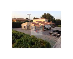 Vista exterior de Casa o xalet en venda en San Vicente del Raspeig / Sant Vicent del Raspeig amb Aire condicionat, Terrassa i Piscina