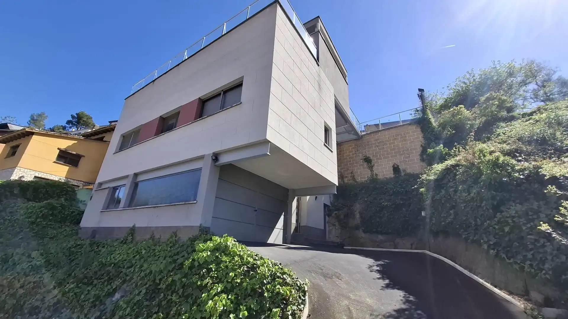 Vista exterior de Casa o chalet en venta en Vallirana con Aire acondicionado, Calefacción y Terraza
