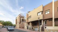 Vista exterior de Casa o xalet en venda en  Almería Capital amb Aire condicionat, Calefacció i Terrassa